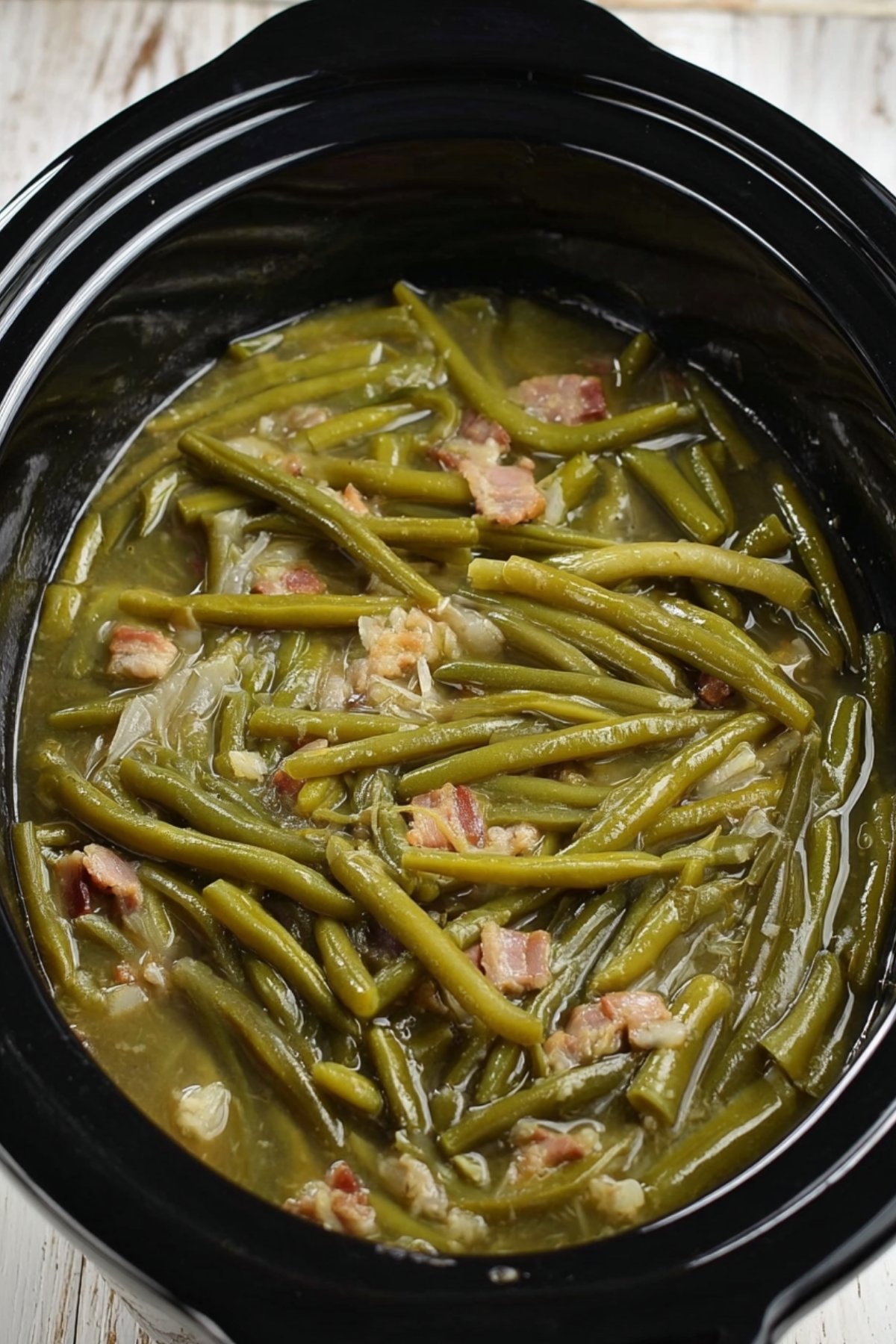 Southern Slow Cooker Green Beans with Bacon for Holidays